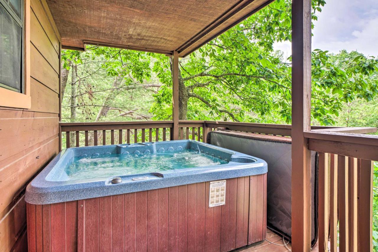 Central Sevierville Cabin With Hot Tub And Views! Kültér fotó