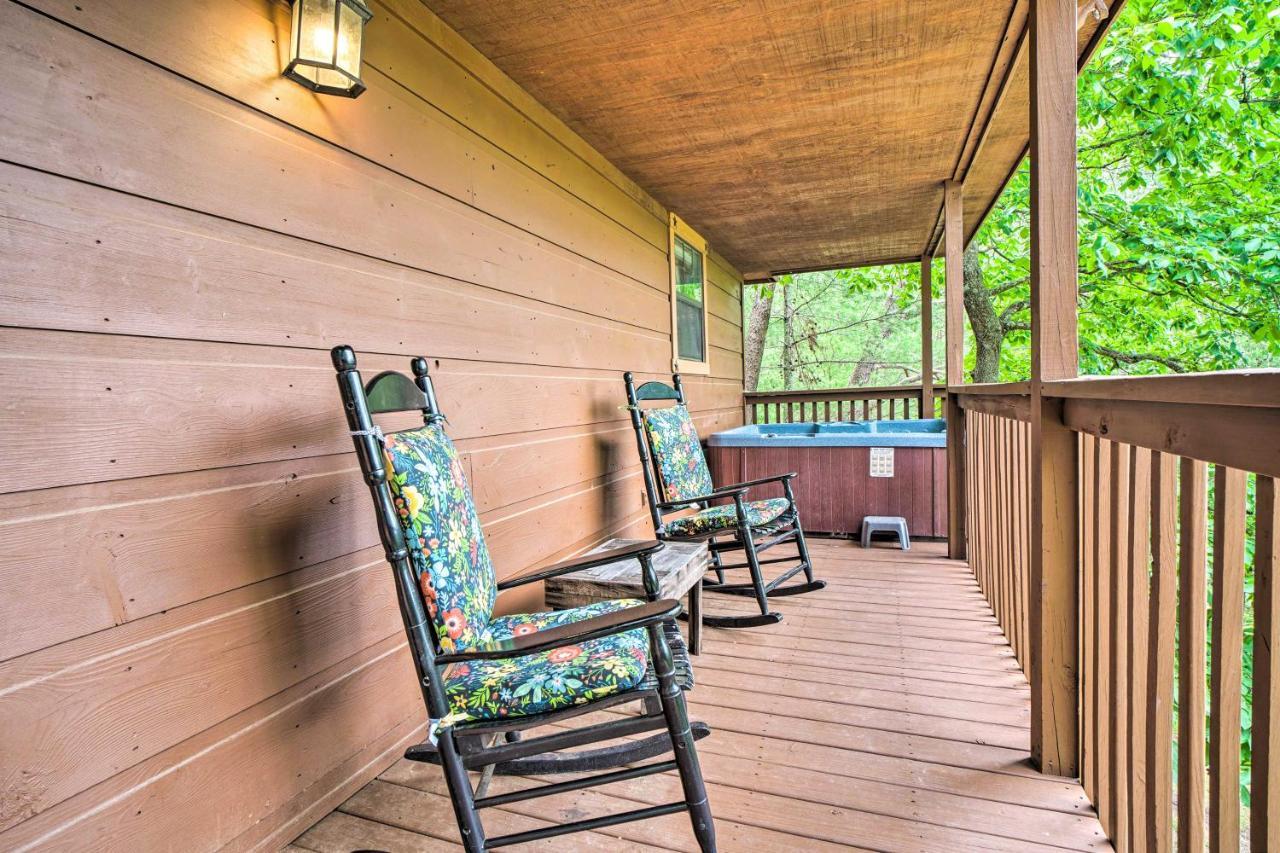 Central Sevierville Cabin With Hot Tub And Views! Kültér fotó