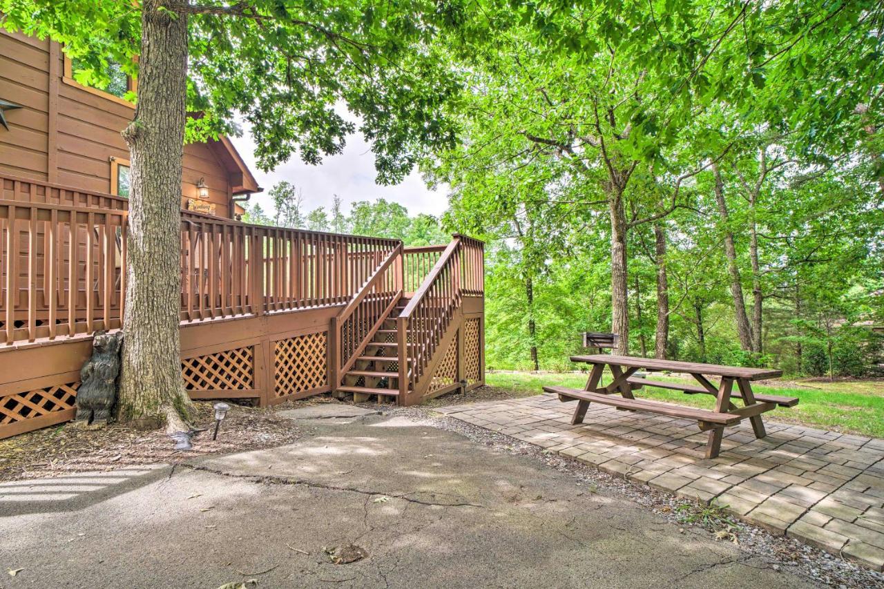 Central Sevierville Cabin With Hot Tub And Views! Kültér fotó