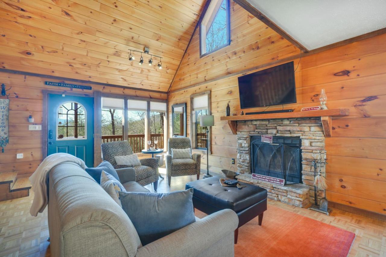 Central Sevierville Cabin With Hot Tub And Views! Kültér fotó