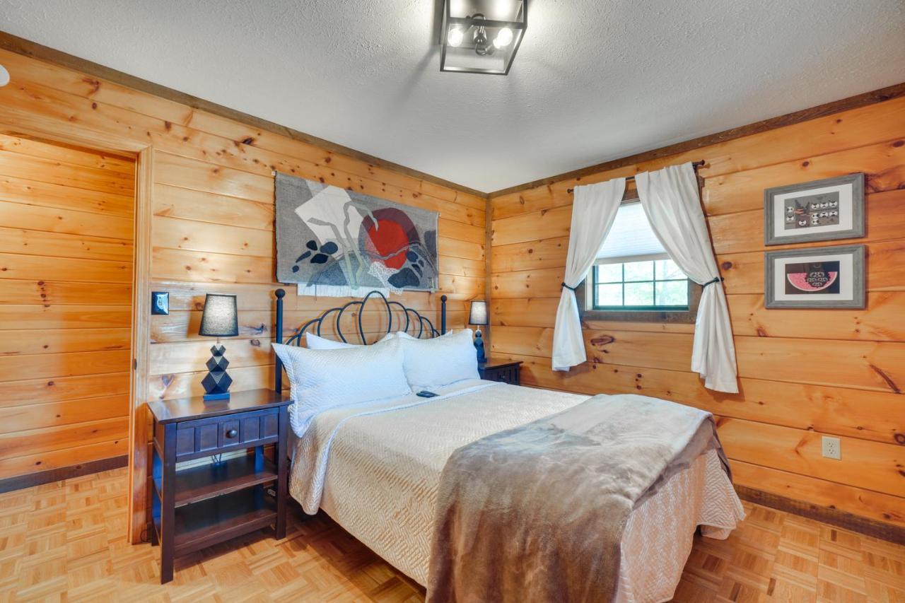 Central Sevierville Cabin With Hot Tub And Views! Kültér fotó